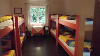 Хостелы Kilcommon Lodge Holiday Hostel Белмаллет Односпальная кровать в общем номере для мужчин и женщин-1